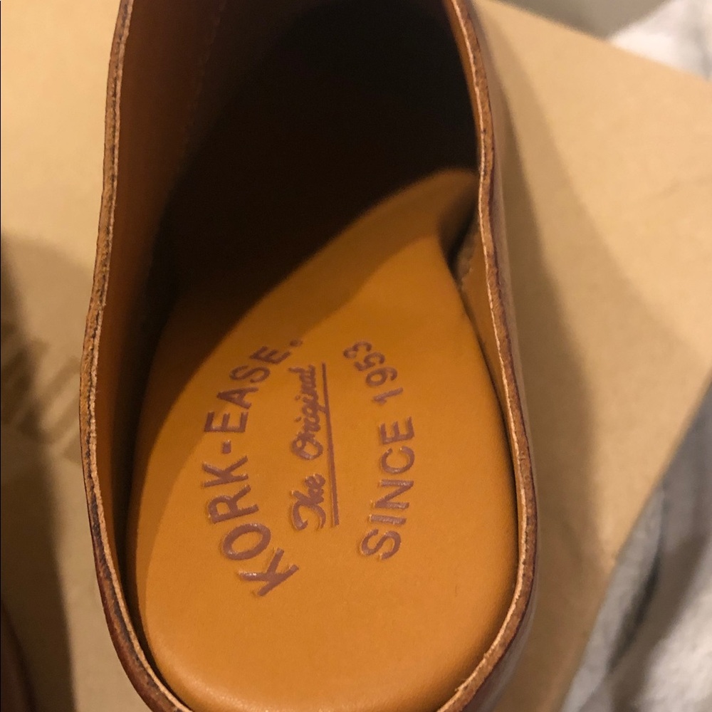 Kork-Ease Women's Tan Leather Mules - Picture 2 of 4